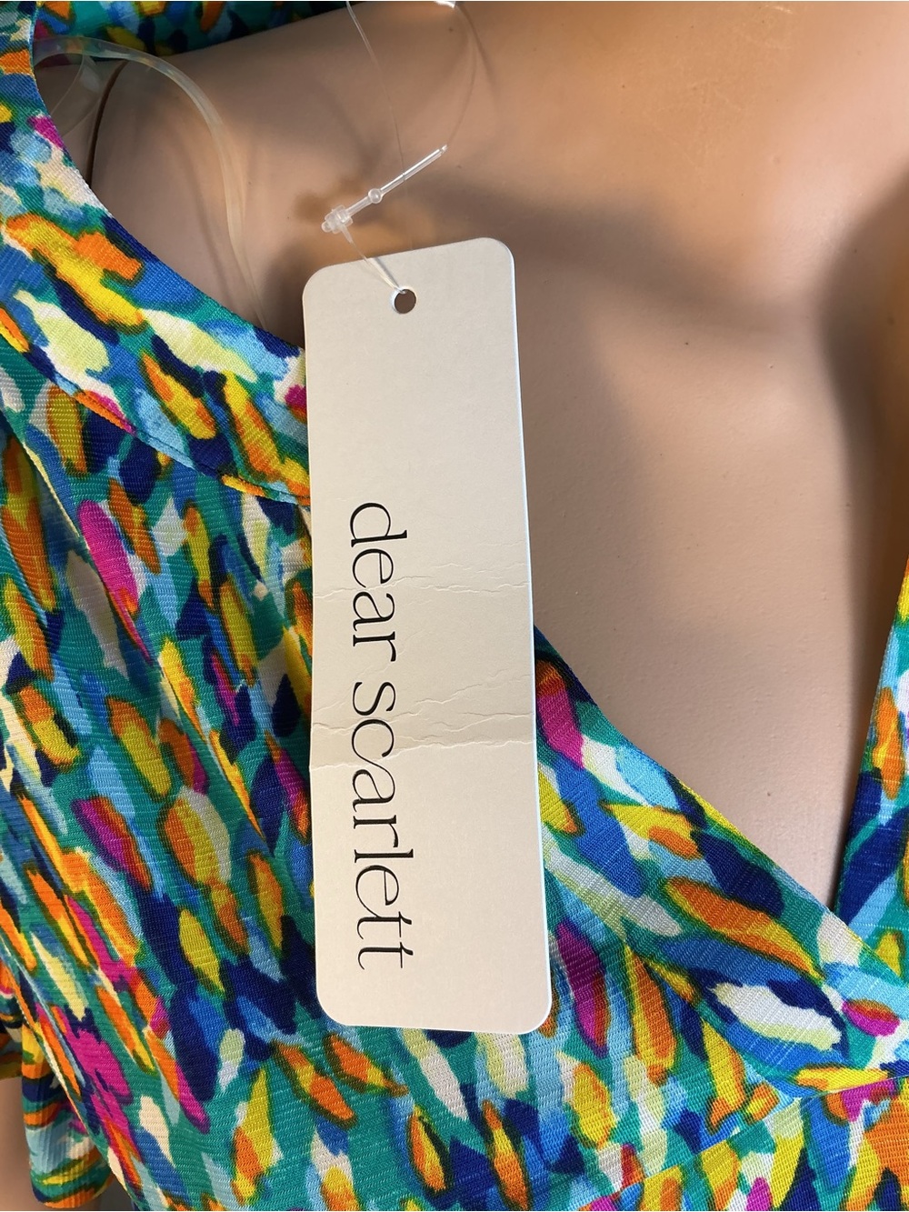 Dear Scarlett Women’s Multicolor Flutter Sleeve V-Notch Top - Picture 8 of 9